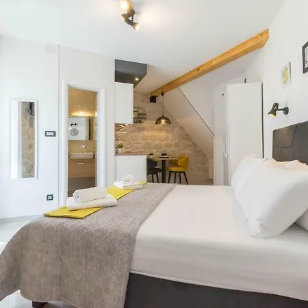 Apartment Positive *