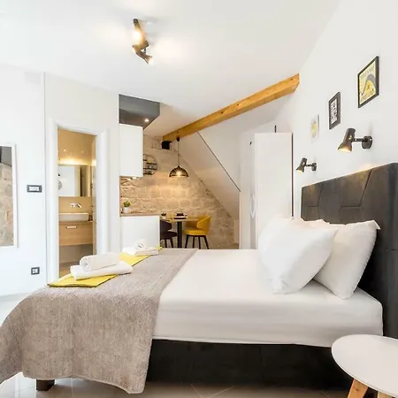 Apartment Positive