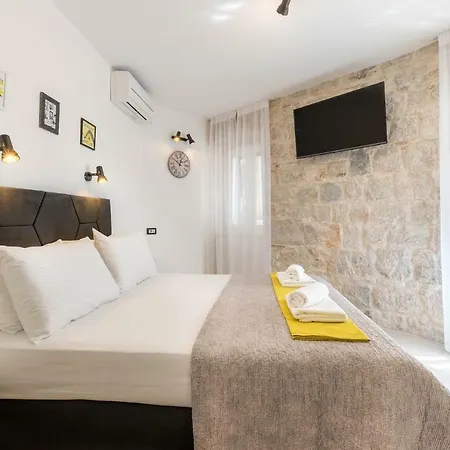 Apartment Positive Split